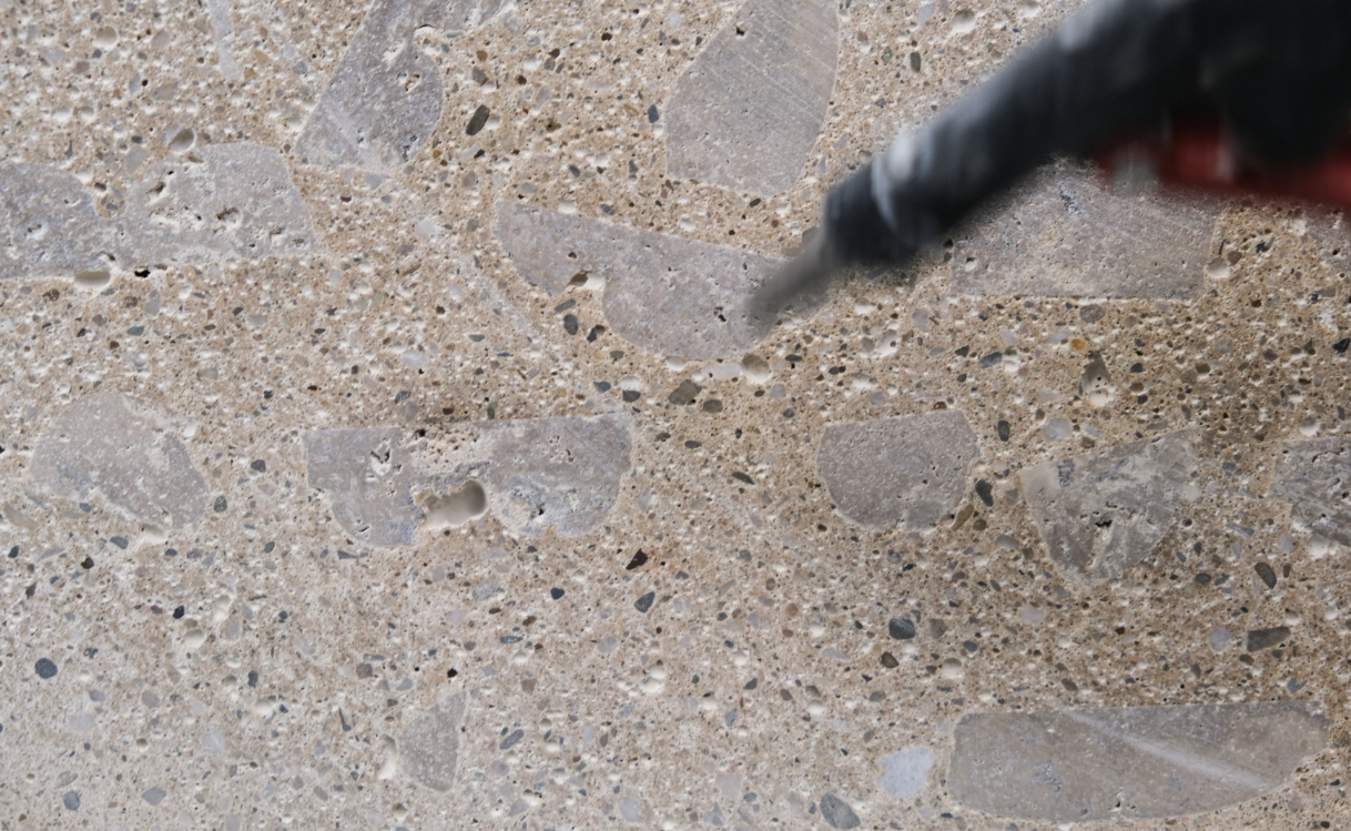 Surface detail with embedded aggregates