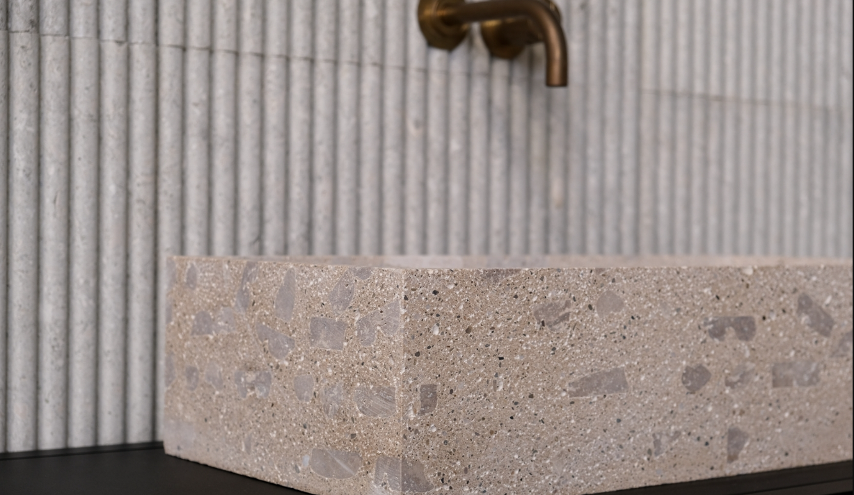 Washbasin and fluted wall, side view