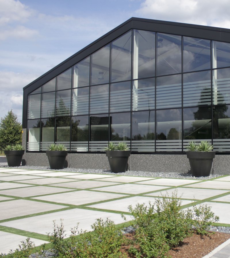 Eurodal Premium — Kantoorgebouw waterpasserende parking